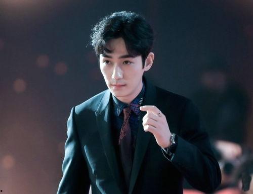 朱一龙被老师爆料视频,揭秘明星背后的真实一面  第2张